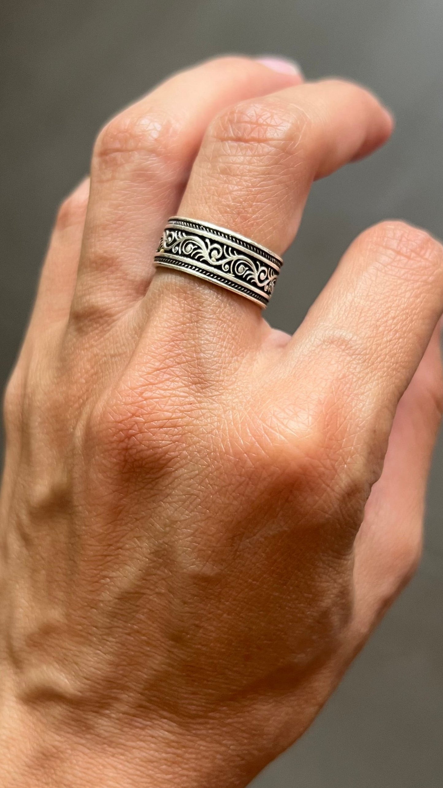 Dazzle Arabesque Dash Ring